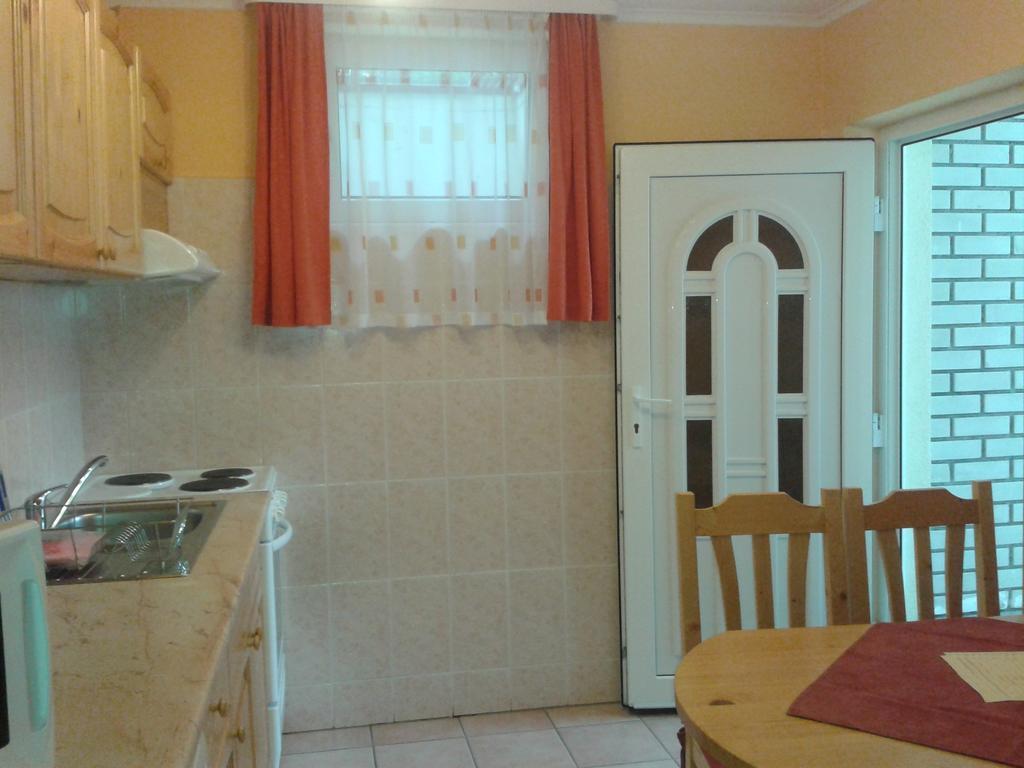 Levendula Apartman Balatonfüred Rum bild